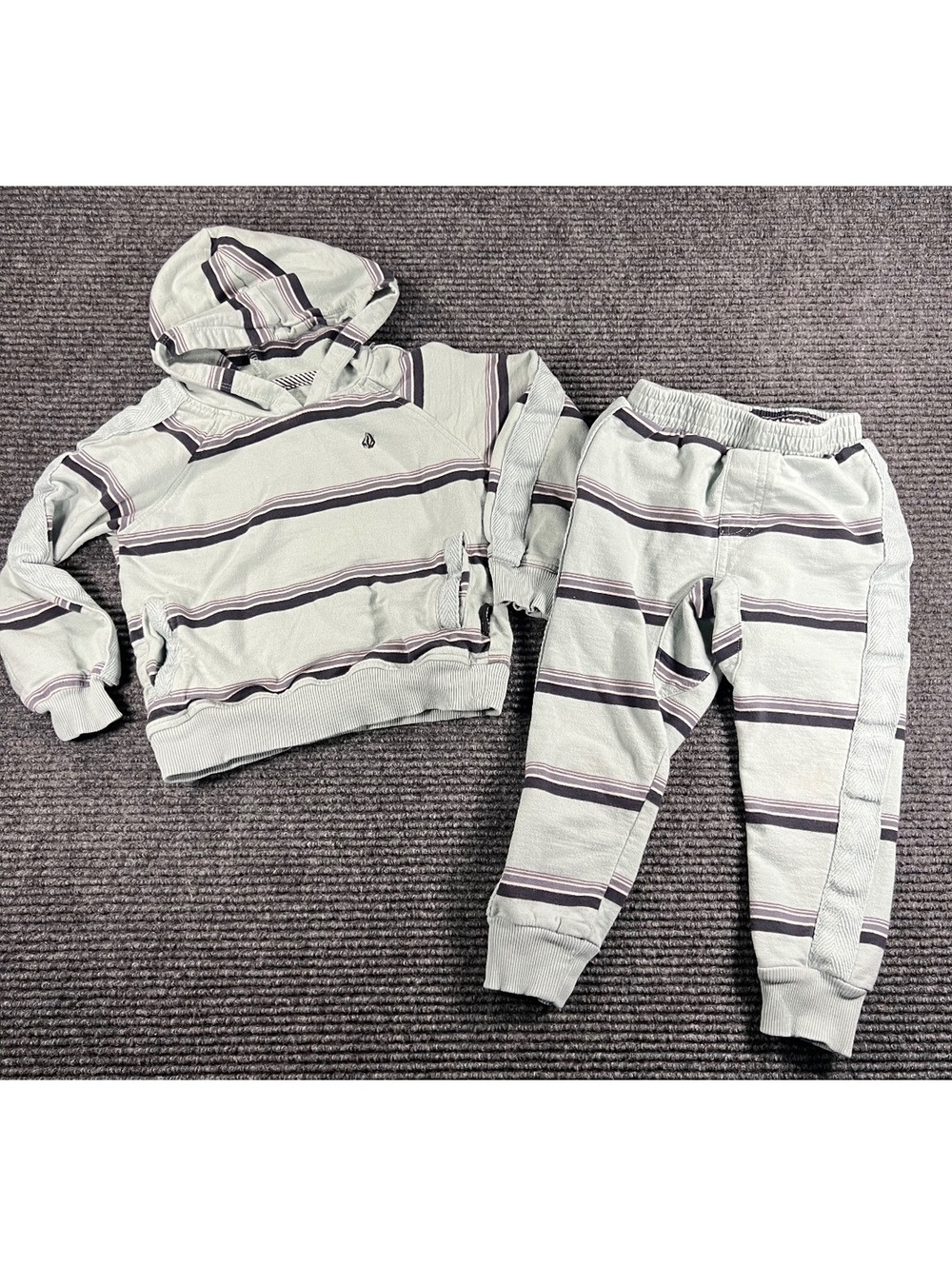 Volcom Boys' Size 4 Striped Hoodie and Jogger Sweatpants Set